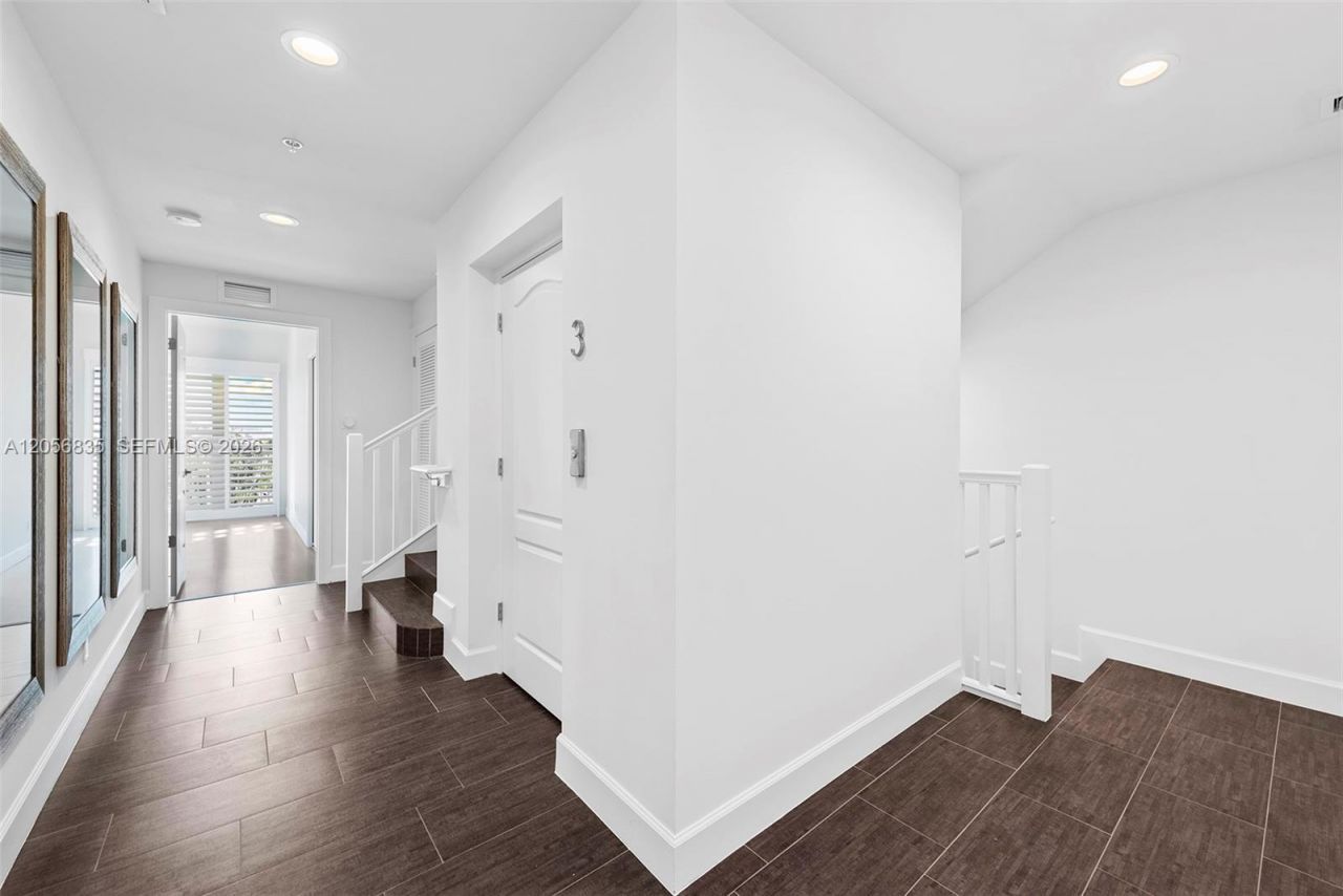 348 Elm St, Unit B-10, Hollywood, FL 33019 Photo