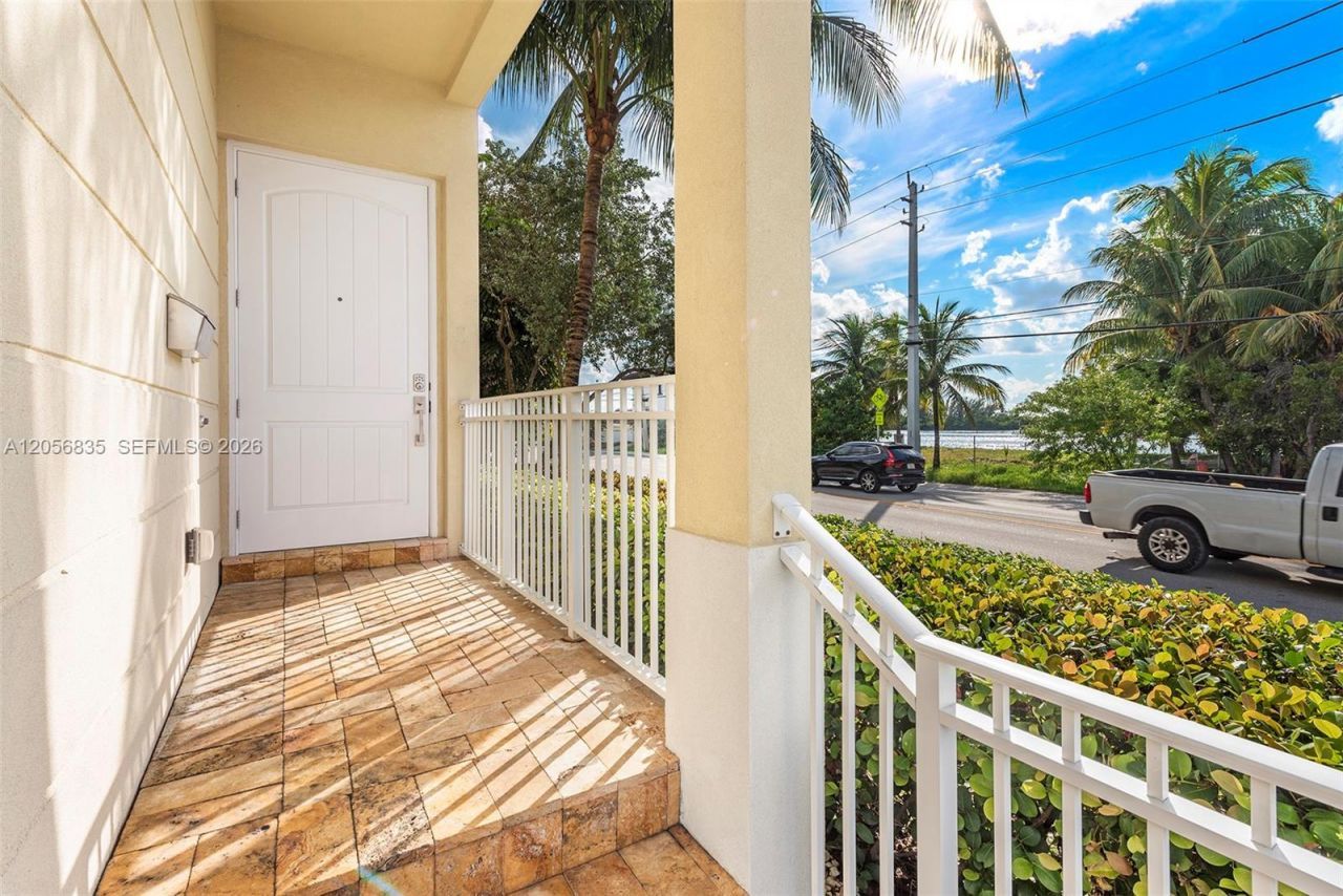 348 Elm St, Unit B-10, Hollywood, FL 33019 Photo