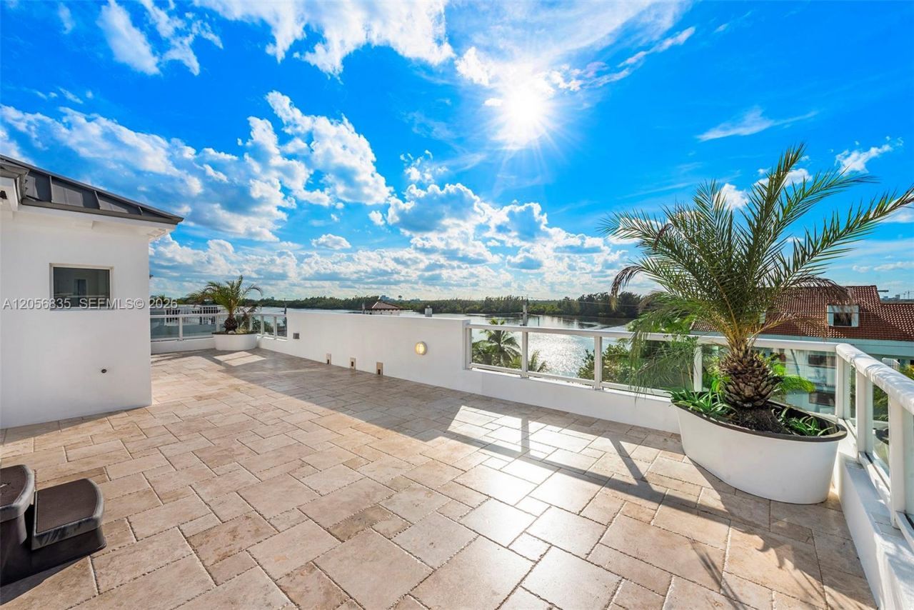 348 Elm St, Unit B-10, Hollywood, FL 33019 Photo
