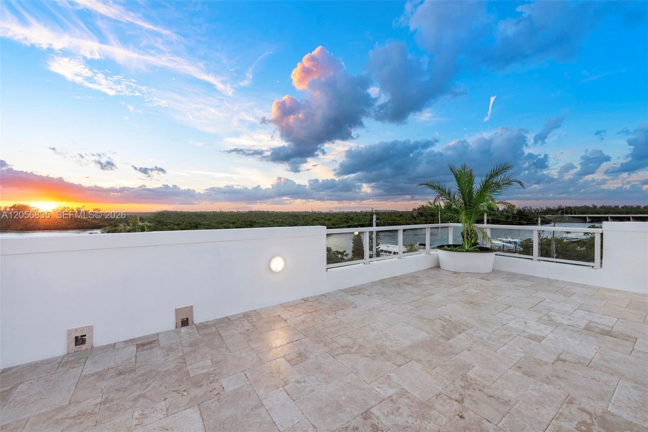 348 Elm St, Unit B-10, Hollywood, FL 33019 Photo