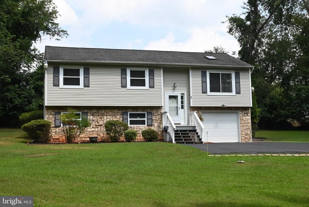 7463 Suncrest Drive, Warrenton, VA 20187 Main Photo