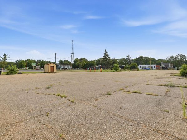 294 N River Avenue, Holland, MI 49424