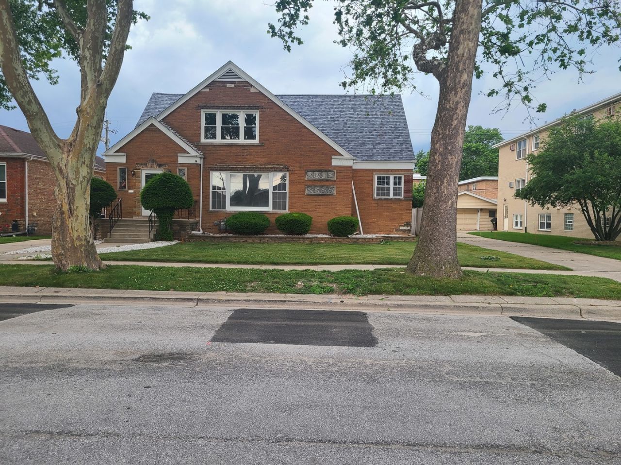 9316 S Harding Avenue , Evergreen Park, IL 60805