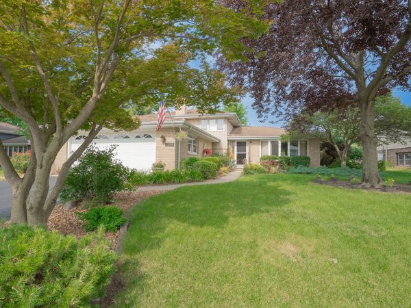 10524 S Michael Drive , Palos Hills, IL 60465