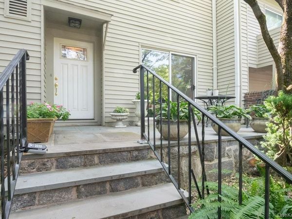8 Waterside Close, Eastchester, NY 10709