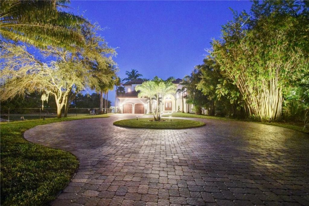 1320 S Lakeside Drive, Lake Worth Beach, FL 33460 Photo