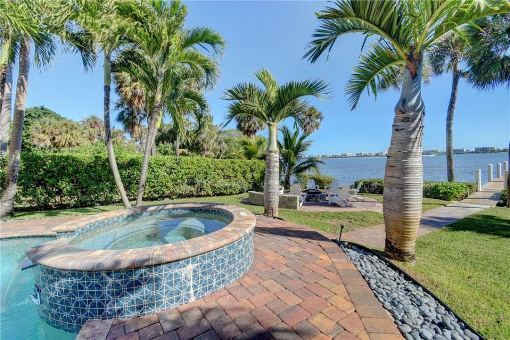 1320 S Lakeside Drive, Lake Worth Beach, FL 33460 Photo