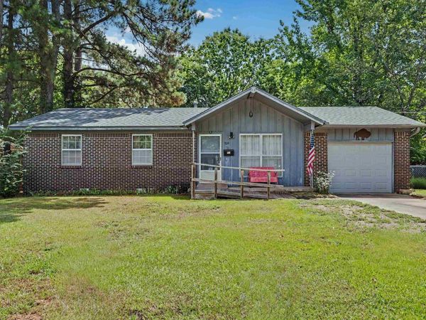 809 S Twin Cedar Drive , Clarksville, AR 72830