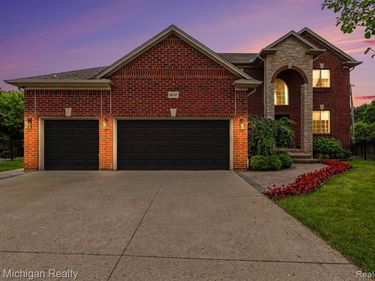46161 S Manitou Court , Shelby Twp, MI 48317