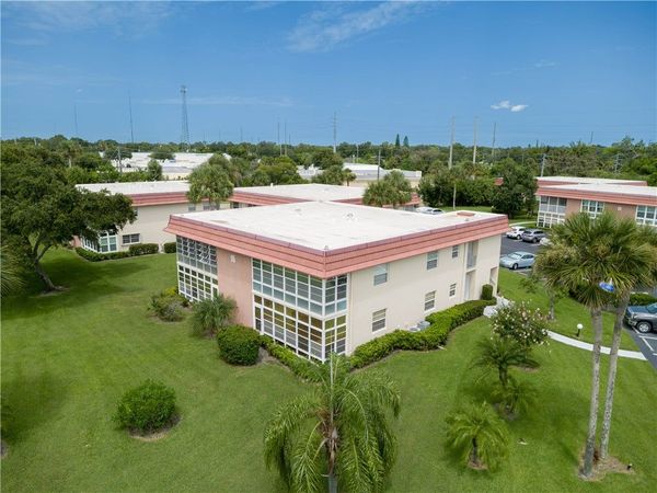 95 Spring Lake Drive, Unit 107, Vero Beach, FL 32962