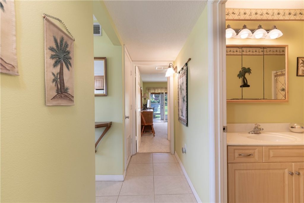 95 Spring Lake Drive, Unit 107, Vero Beach, FL 32962 Photo