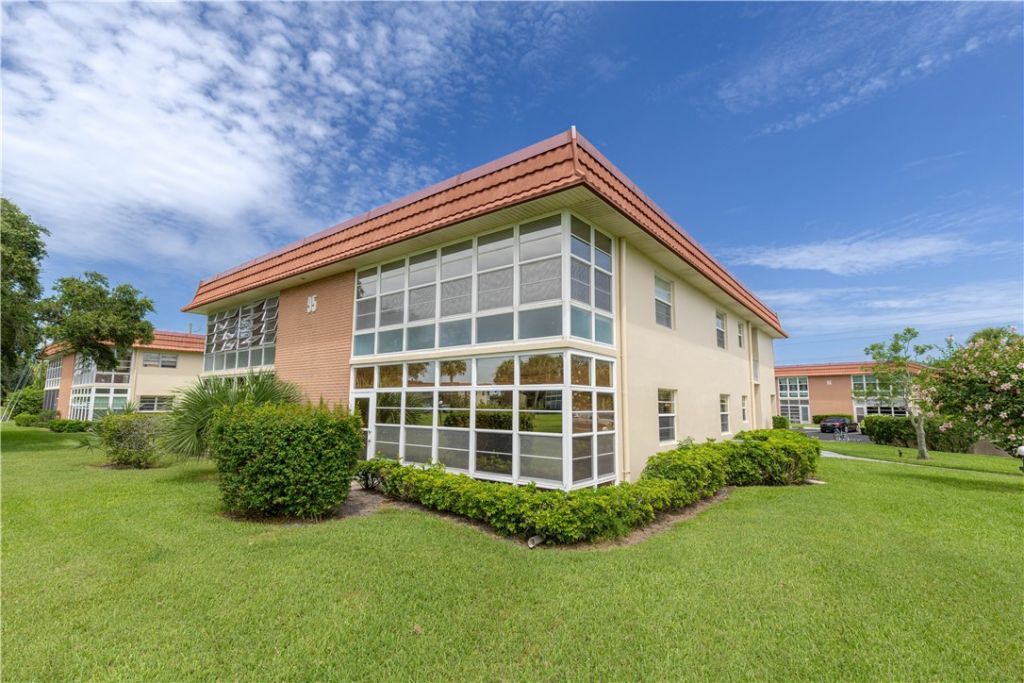 95 Spring Lake Drive, Unit 107, Vero Beach, FL 32962 Photo