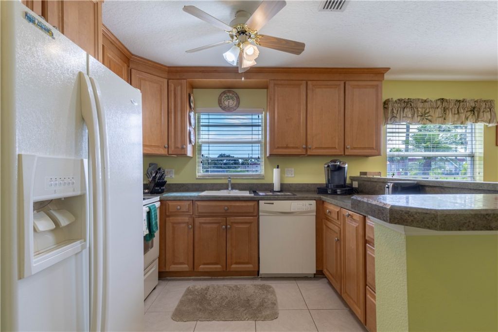 95 Spring Lake Drive, Unit 107, Vero Beach, FL 32962 Photo