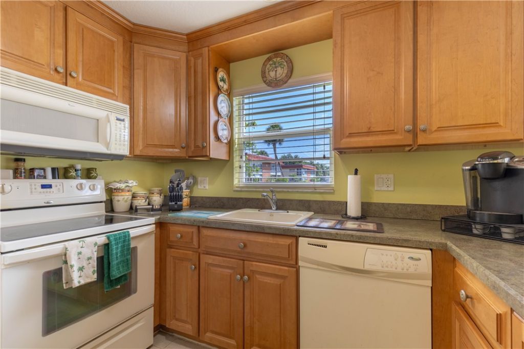 95 Spring Lake Drive, Unit 107, Vero Beach, FL 32962 Photo