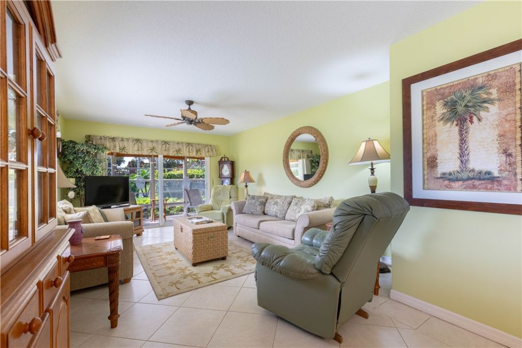 95 Spring Lake Drive, Unit 107, Vero Beach, FL 32962 Photo