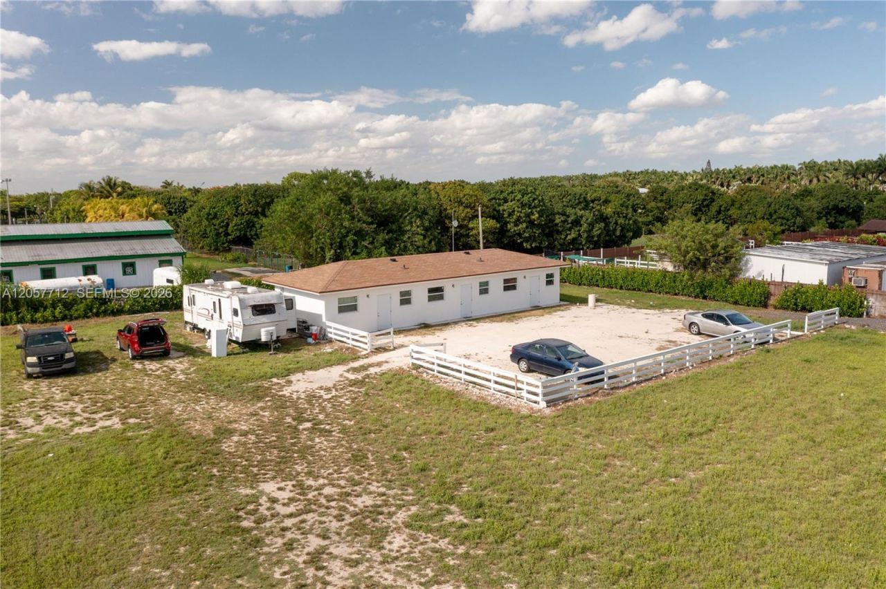 18651 SW 104th St, Miami, FL 33196 Photo