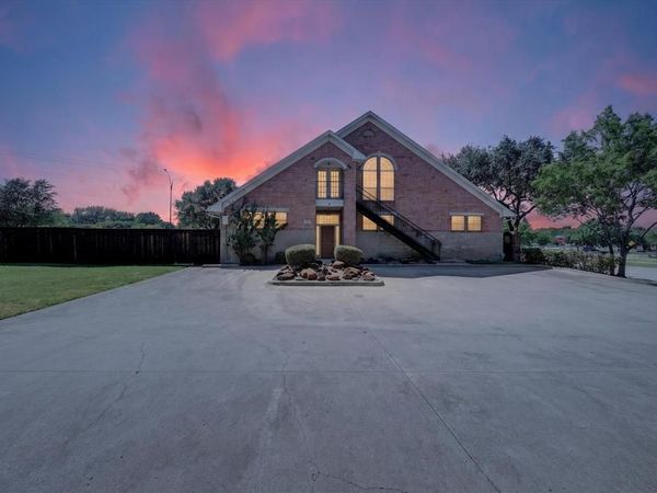 5500 Woodland Park Boulevard, Arlington, TX 76013