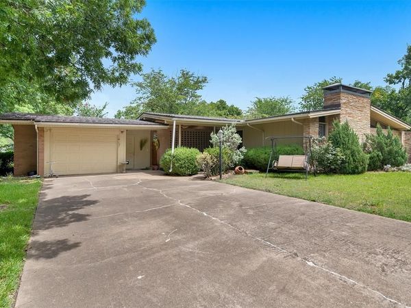 703 N Holly Avenue, Sherman, TX 75092