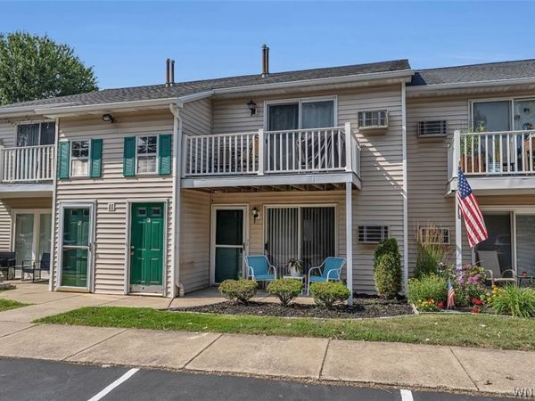 11 E Sunmist Sq , Unit E, Amherst, NY 14228