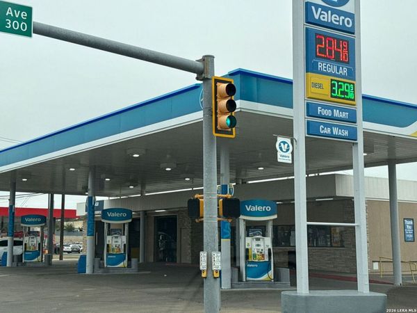 2195 E MAIN ST, Eagle Pass, TX 78852
