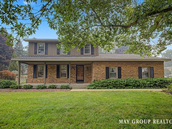 4840 Cresthill Drive NE, Grand Rapids, MI 49525