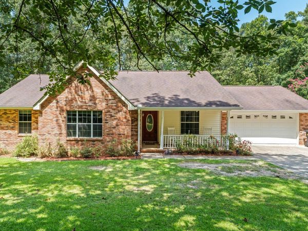 11 Moss Ln., Petal, MS 39465