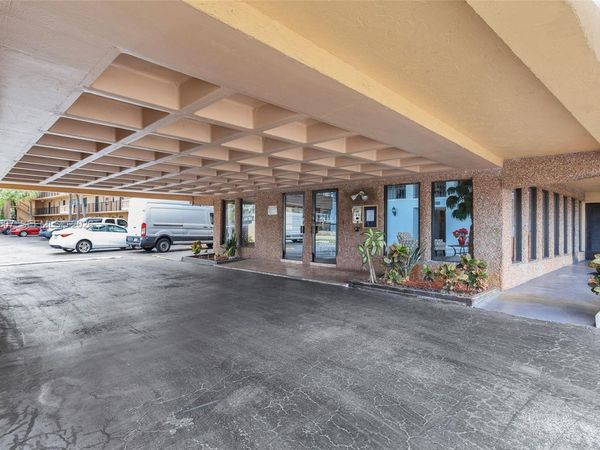 9370 SW 8th St , Unit 222, Boca Raton, FL 33428