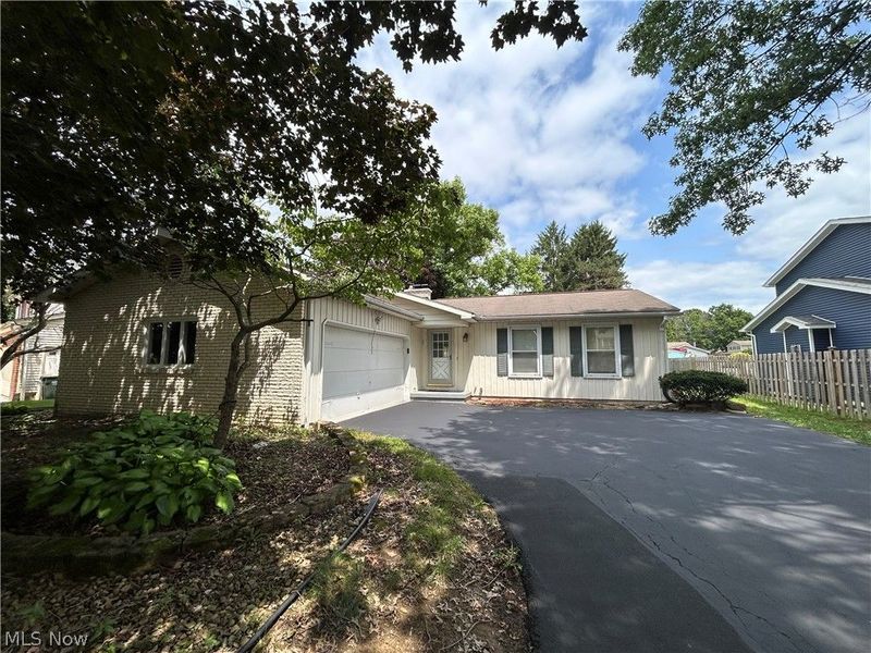 106 Stoney Creek Court, Boardman, OH 44512 Photo 2