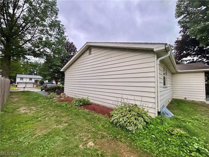 106 Stoney Creek Court, Boardman, OH 44512 Photo 3