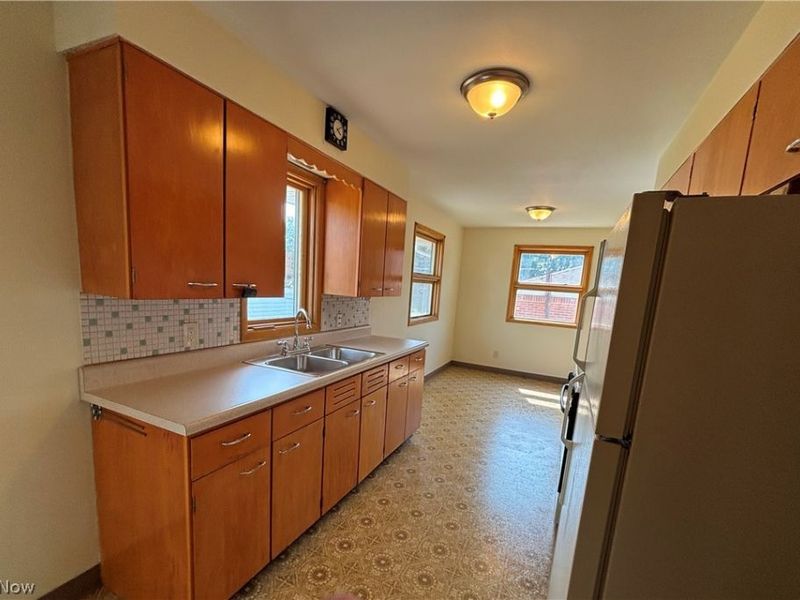 536 WESTVIEW Road, Bedford, OH 44146 Photo 14