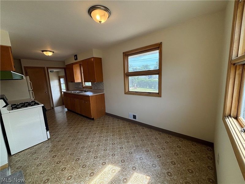 536 WESTVIEW Road, Bedford, OH 44146 Photo 15