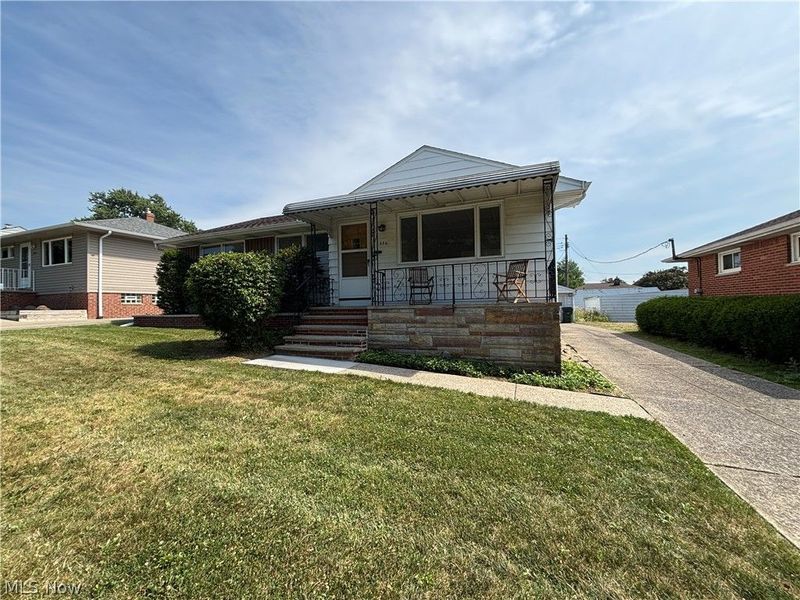 536 WESTVIEW Road, Bedford, OH 44146 Photo 2