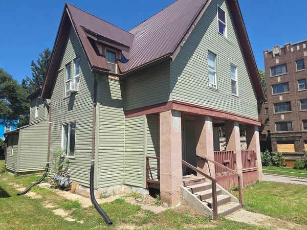 1821 Grandview, Sioux City, IA 51104