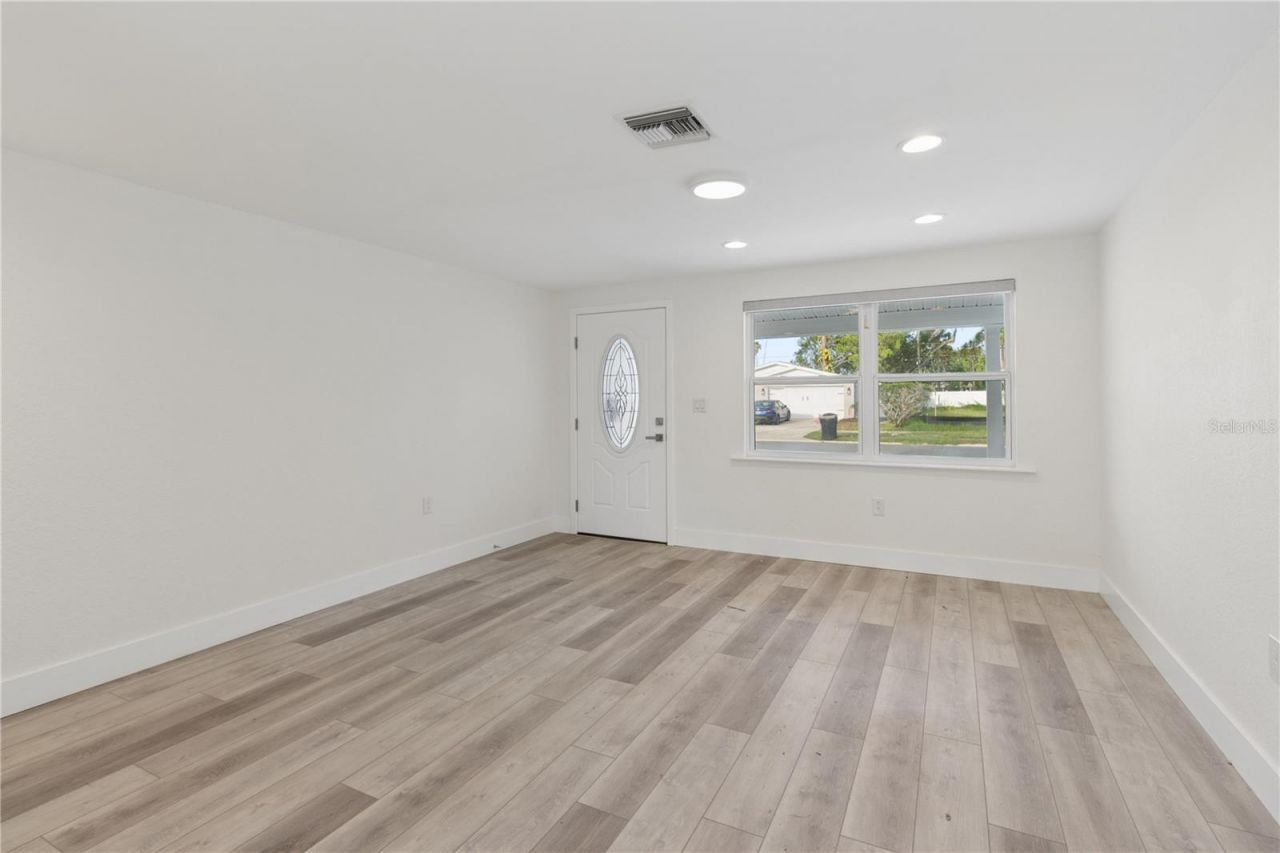 5400 Denver Street Ne, Saint Petersburg, FL 33703 Photo