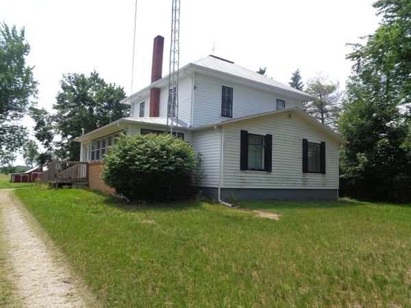 1311 E Montgomery Road, Hillsdale, MI 49242