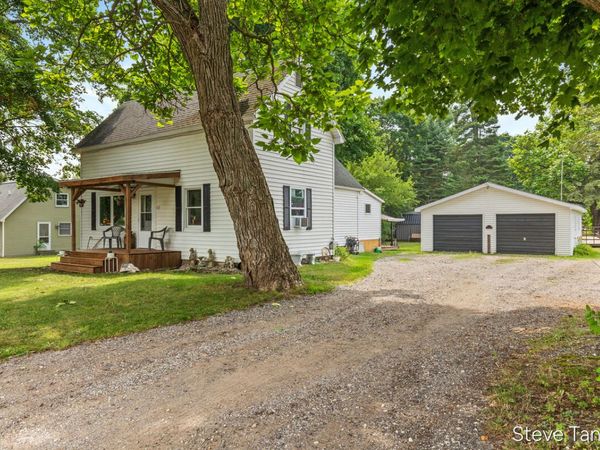117 W Pine Street, Edmore, MI 48829