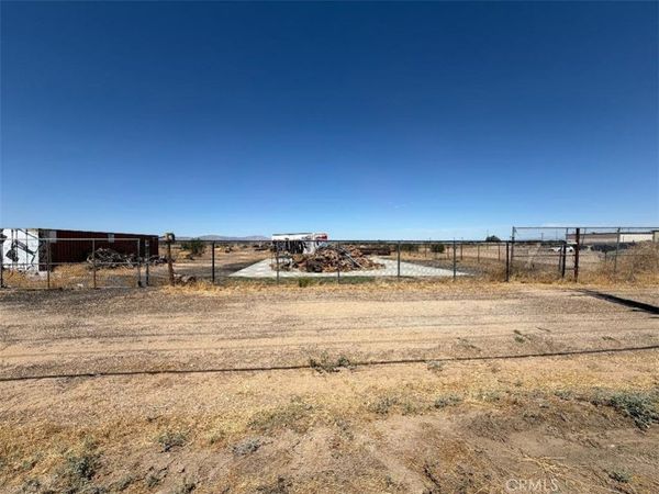 37000 90th Street E, Sun Village, CA 93543