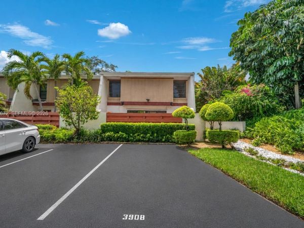 3908 Parkside Ln, Unit 229, Hollywood, FL 33021