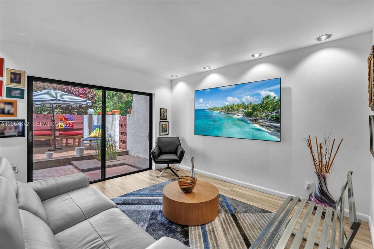 3908 Parkside Ln, Unit 229, Hollywood, FL 33021 Photo