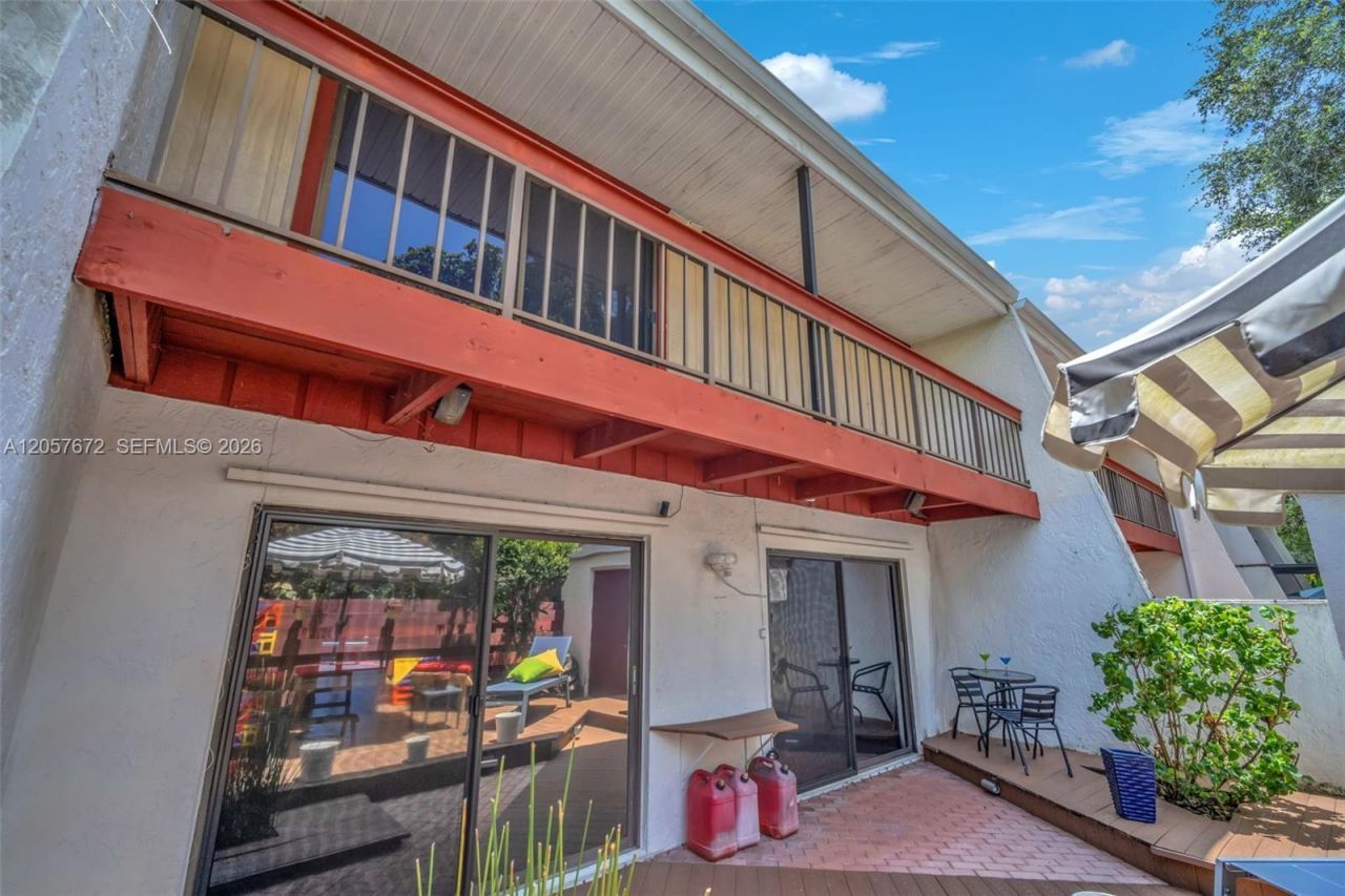 3908 Parkside Ln, Unit 229, Hollywood, FL 33021 Photo