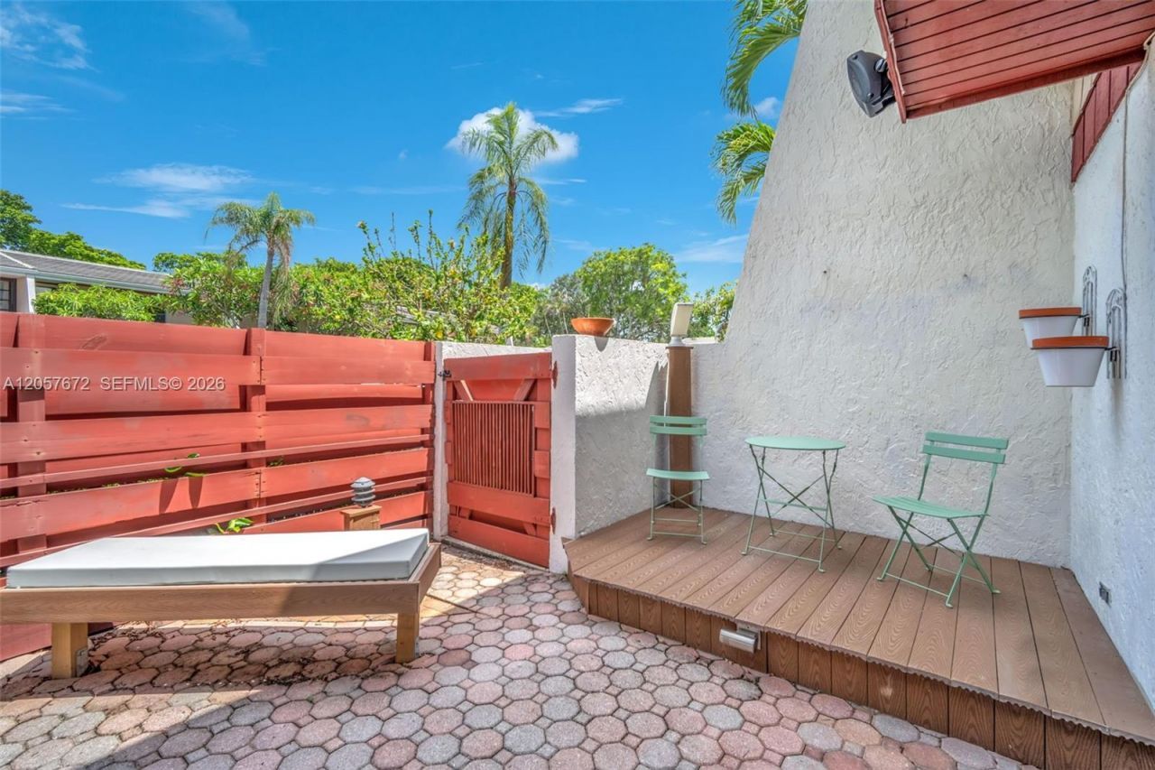 3908 Parkside Ln, Unit 229, Hollywood, FL 33021 Photo
