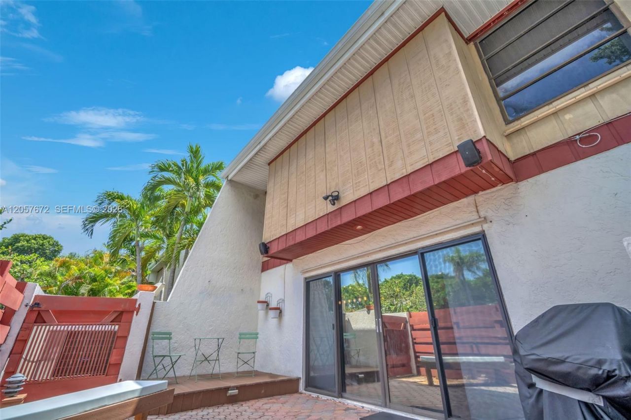 3908 Parkside Ln, Unit 229, Hollywood, FL 33021 Photo