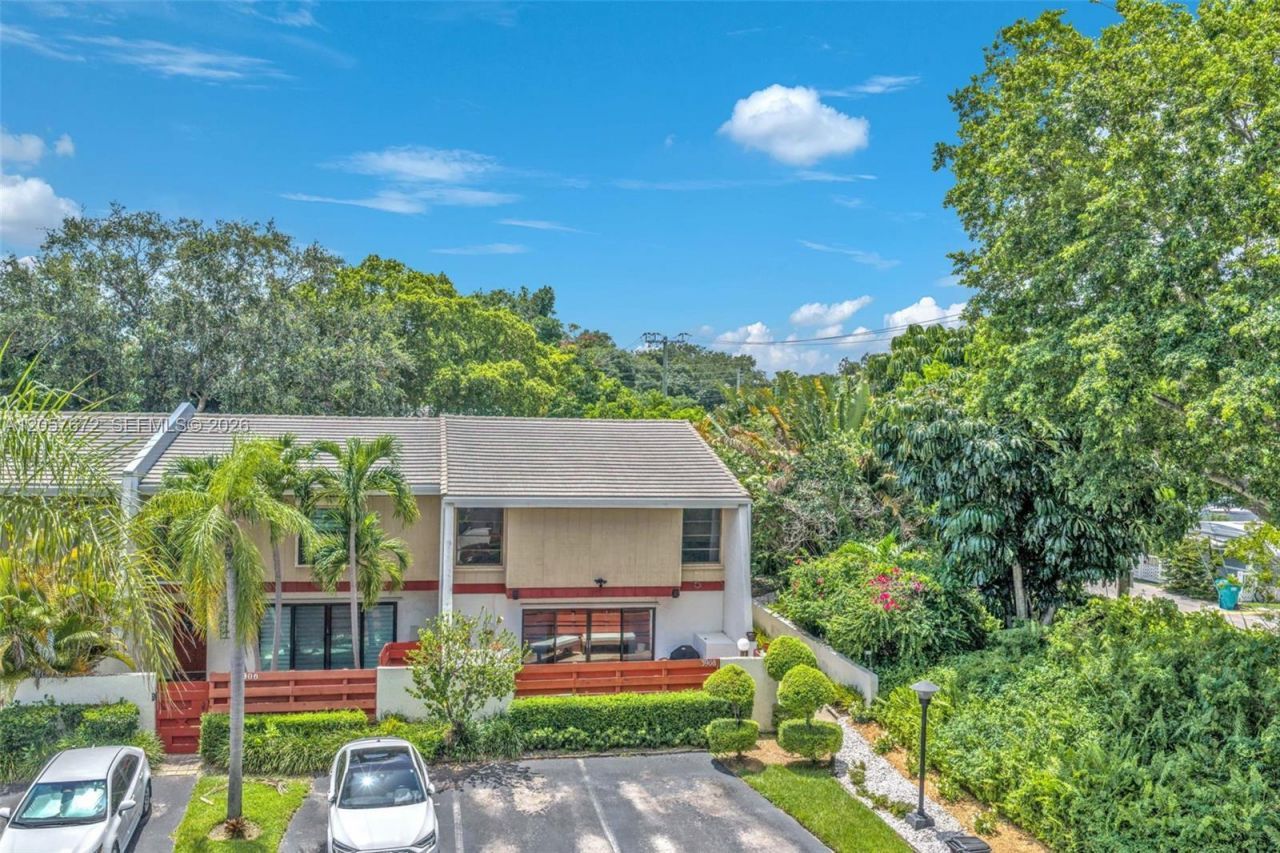 3908 Parkside Ln, Unit 229, Hollywood, FL 33021 Photo