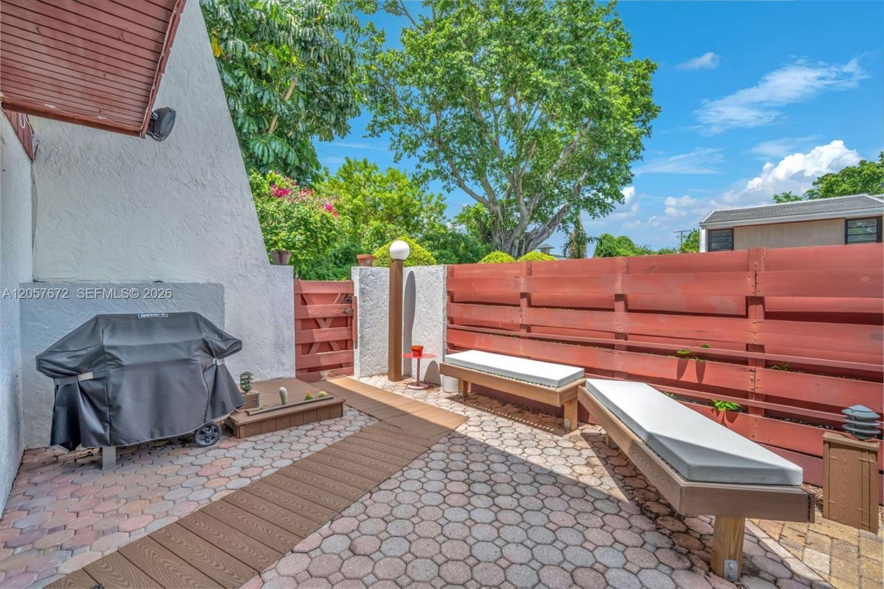 3908 Parkside Ln, Unit 229, Hollywood, FL 33021 Photo