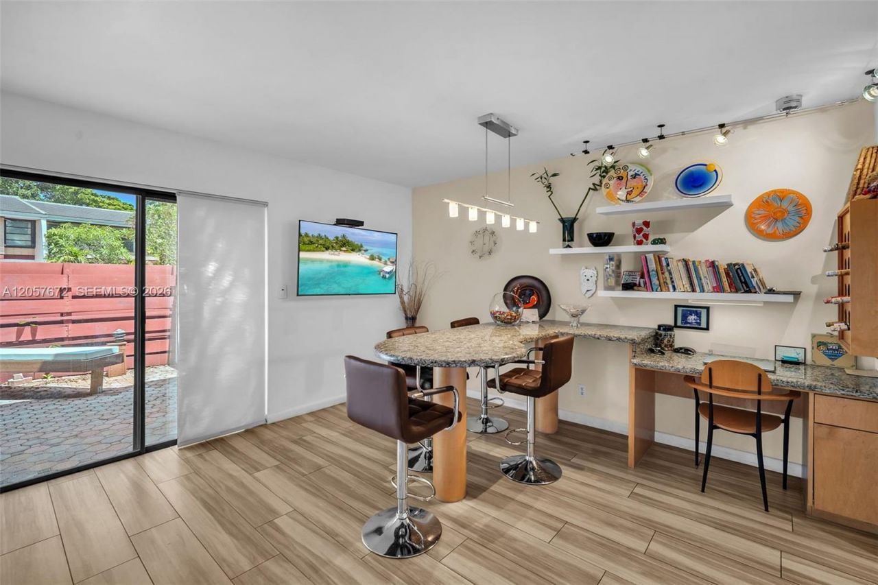3908 Parkside Ln, Unit 229, Hollywood, FL 33021 Photo