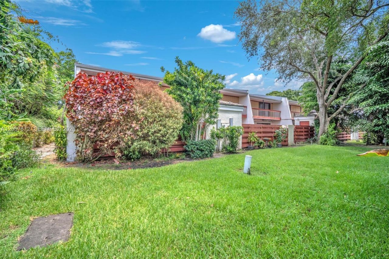 3908 Parkside Ln, Unit 229, Hollywood, FL 33021 Photo