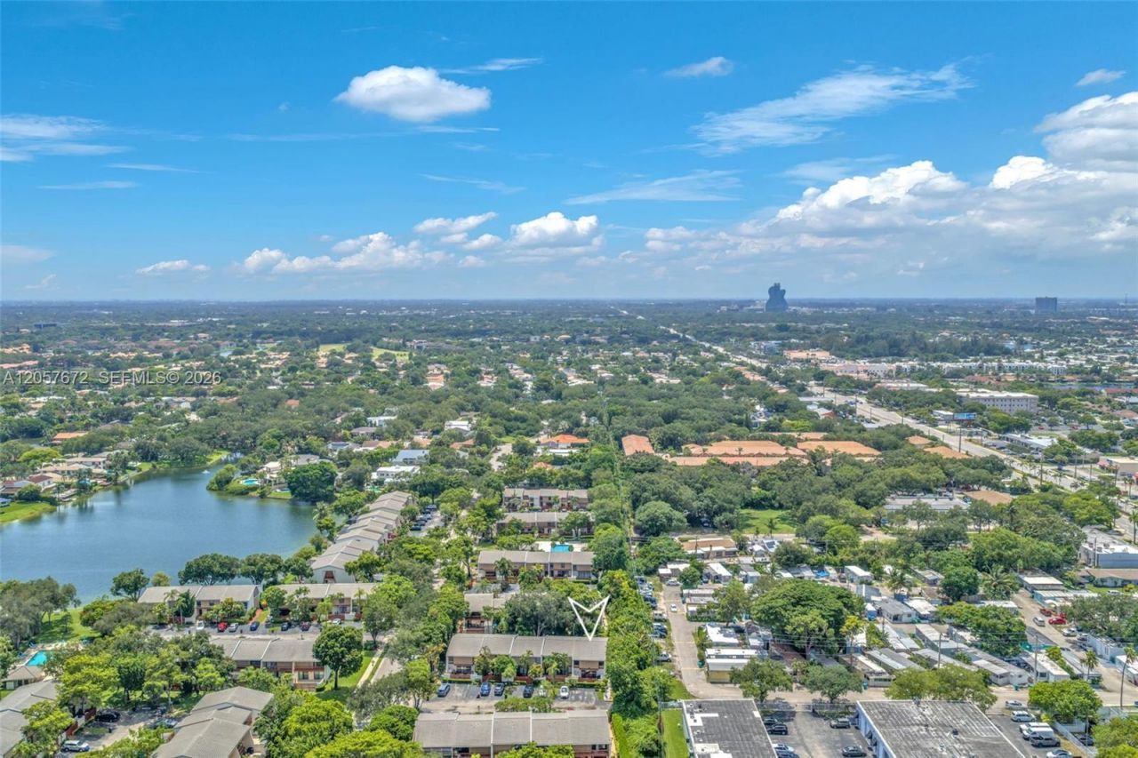 3908 Parkside Ln, Unit 229, Hollywood, FL 33021 Photo