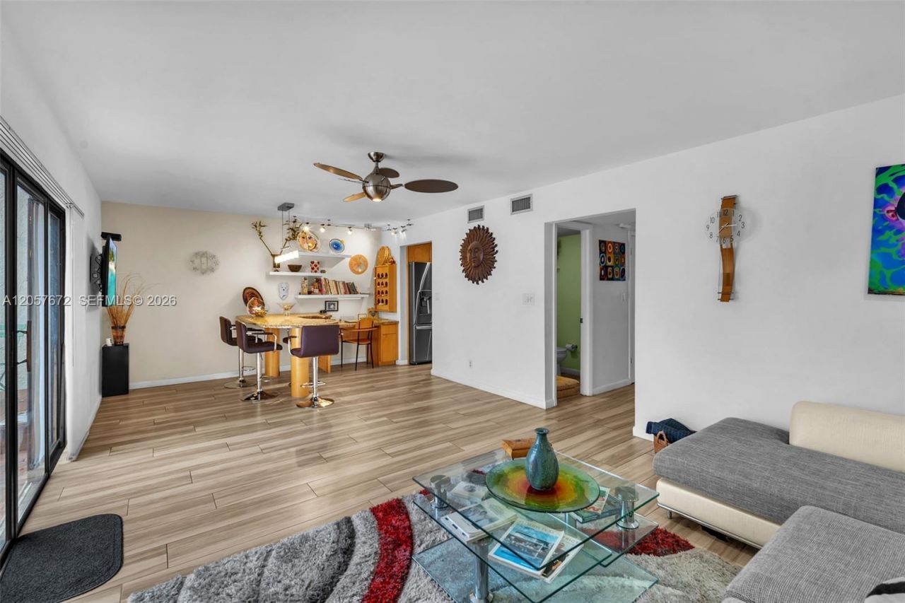3908 Parkside Ln, Unit 229, Hollywood, FL 33021 Photo