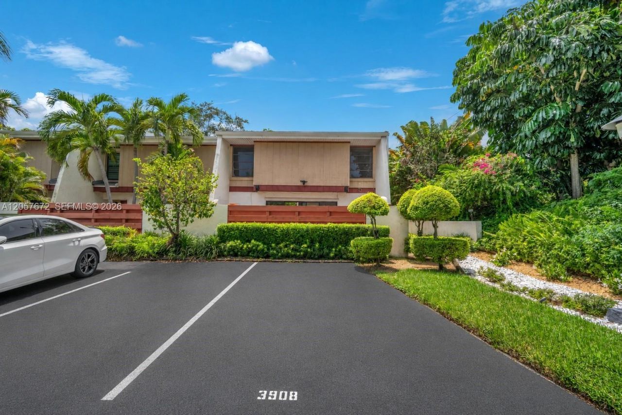 3908 Parkside Ln, Unit 229, Hollywood, FL 33021 Photo