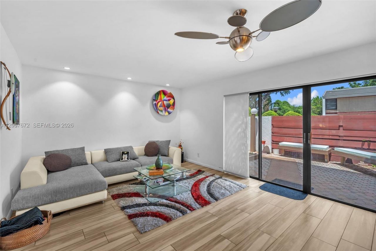 3908 Parkside Ln, Unit 229, Hollywood, FL 33021 Photo